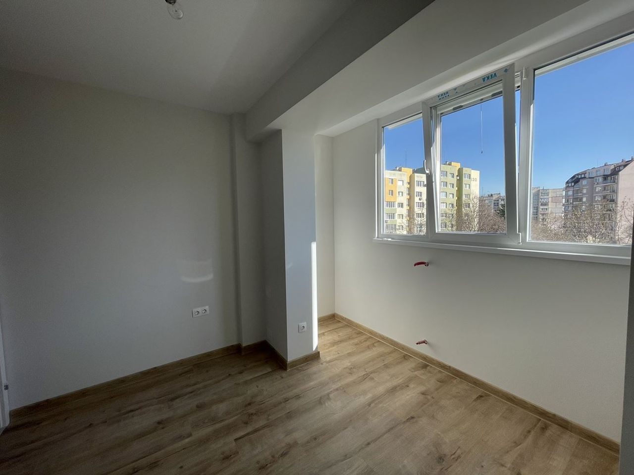 Продава се Тристаен апартамент в София, Хаджи Димитър - 75 кв.м за 2374 €/кв.м - Снимка #5
