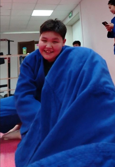 Продаётся Ералы новый красивый сломан мизинчик