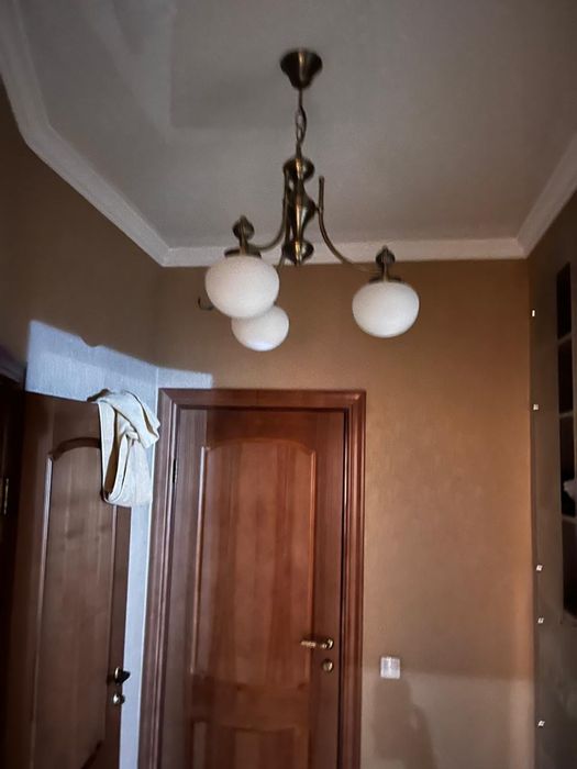 Люстра в хорошем состоянии