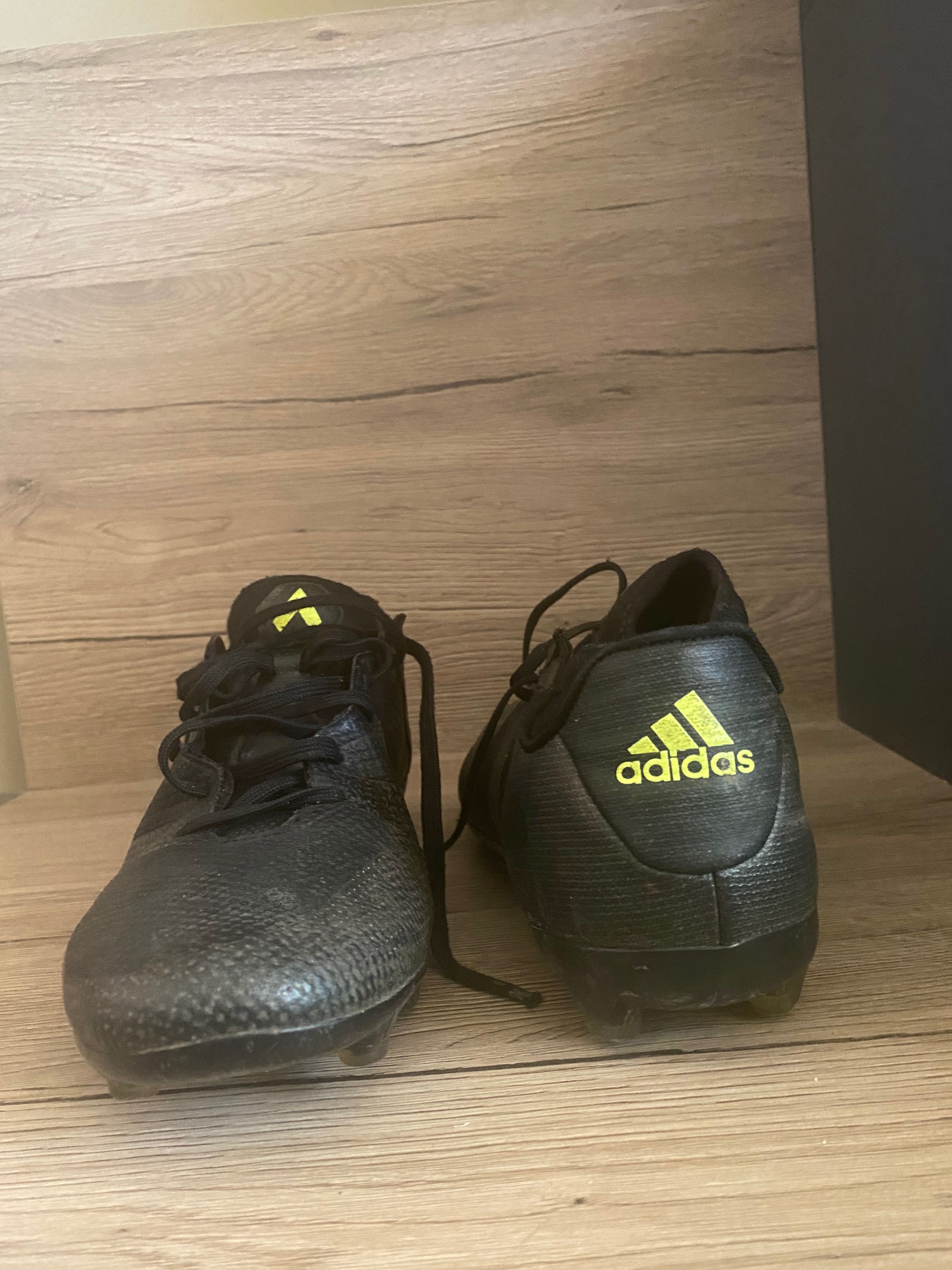 футболни обувки Адидас