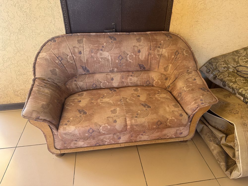 Продается диван 8000к