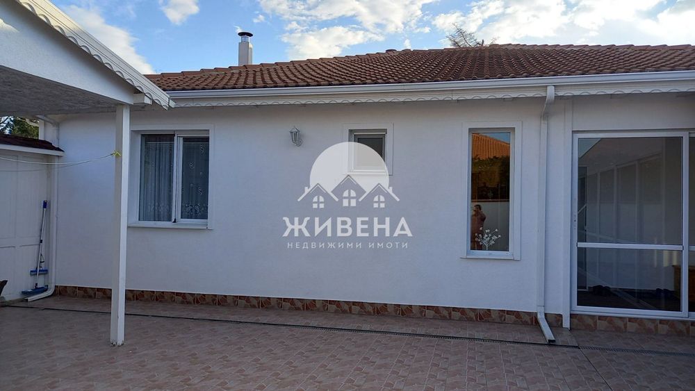 Едноетажна обзаведена къща с басейн, с.Соколово