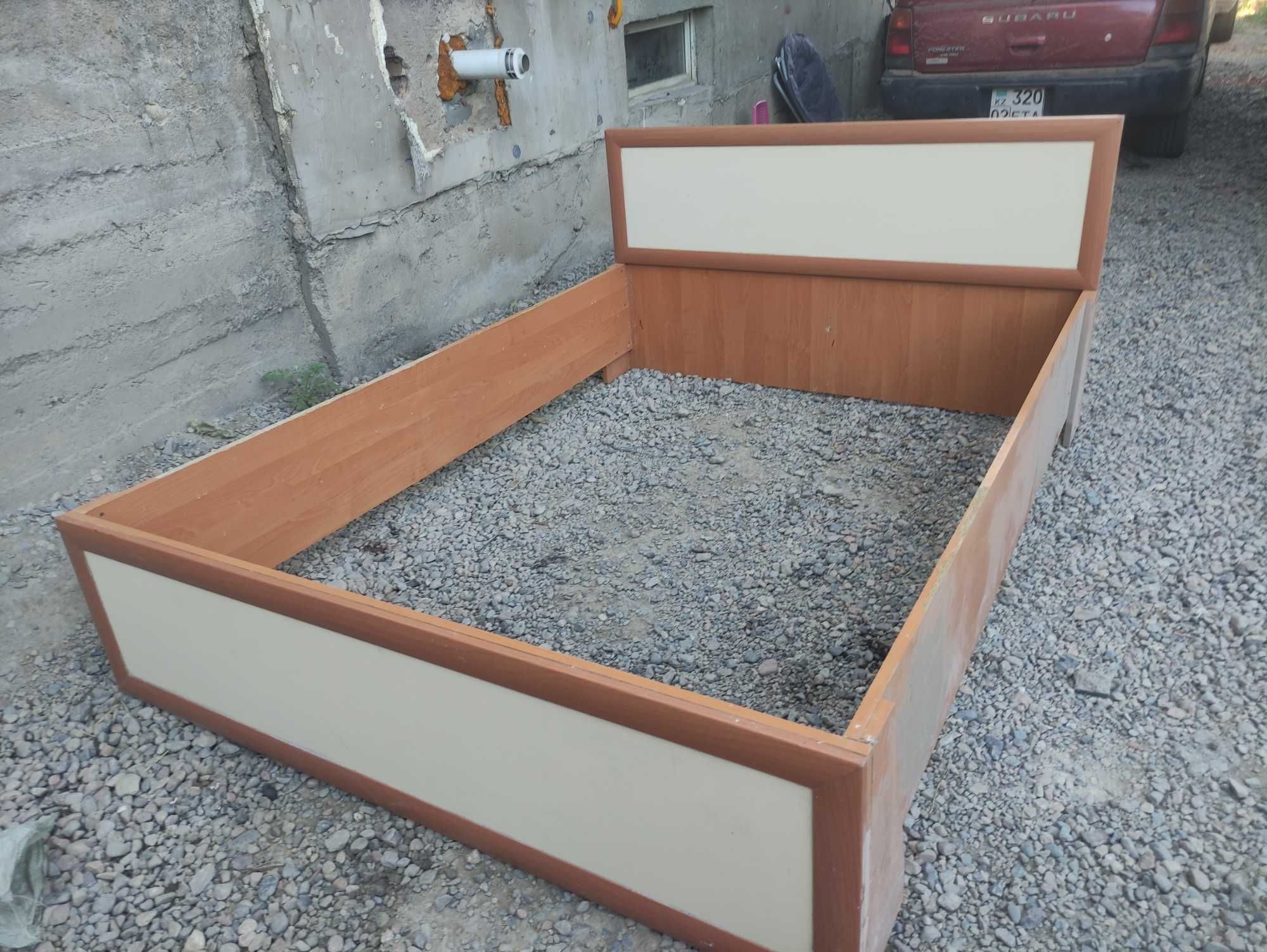 Продам кровать двуспальную