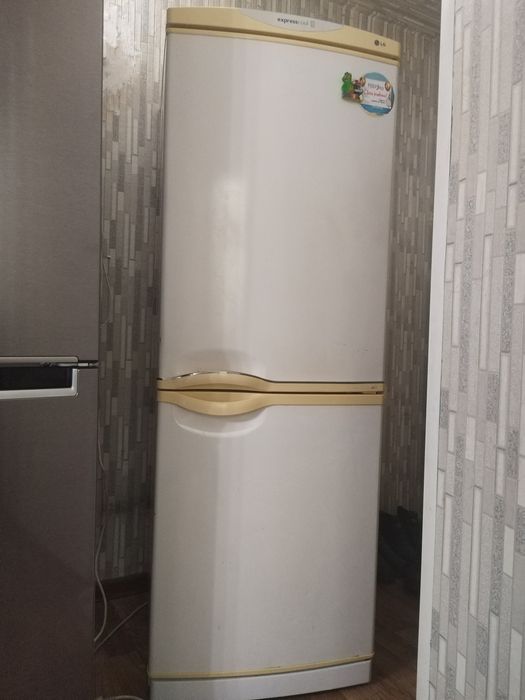 Продам холодильник
