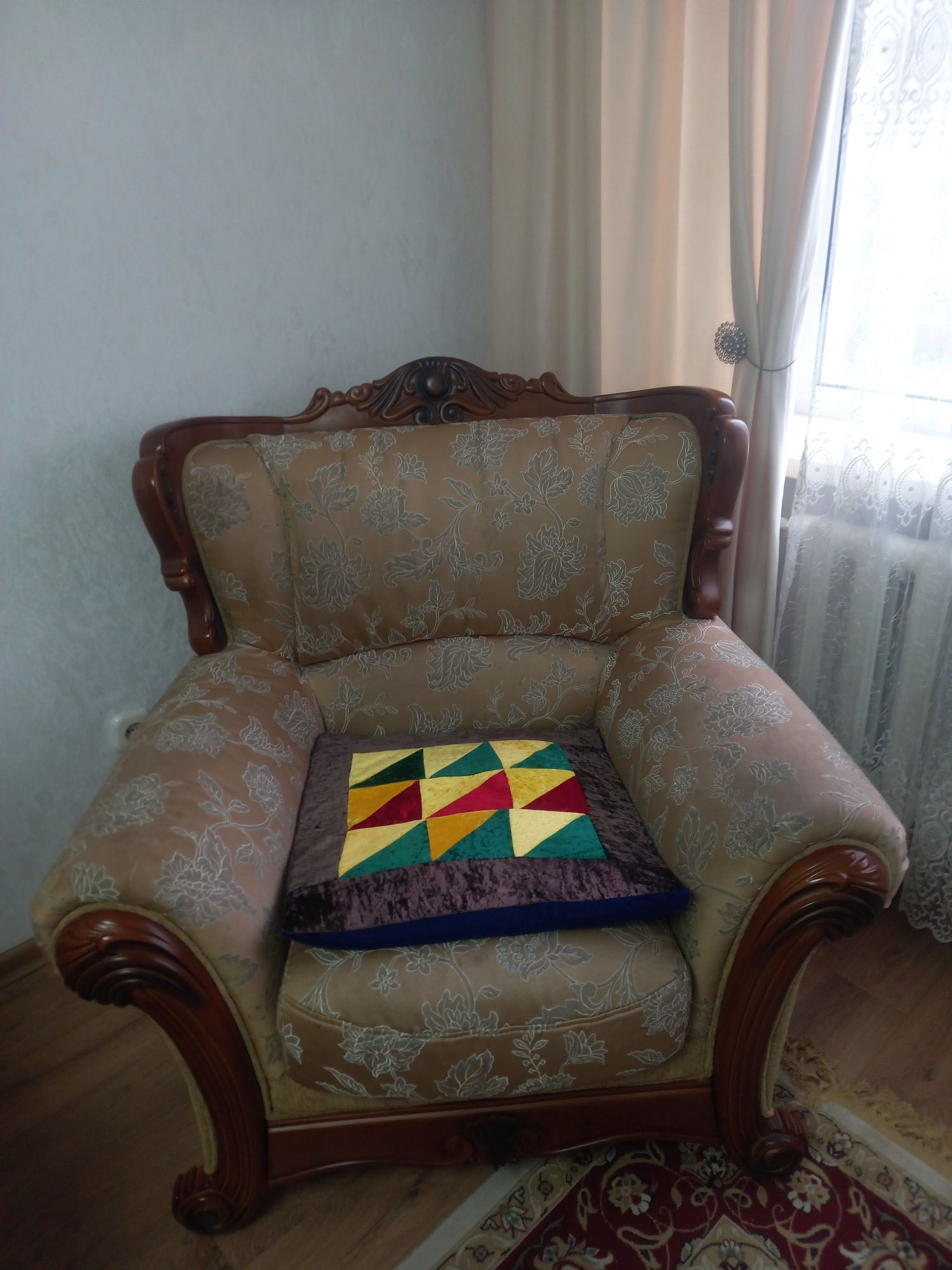 Продам Диван и два кресла