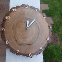 Ceas din lemn de nuc