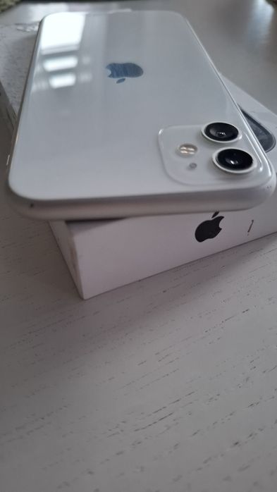 Iphone 11, 128 Gb. alb si verde mentă