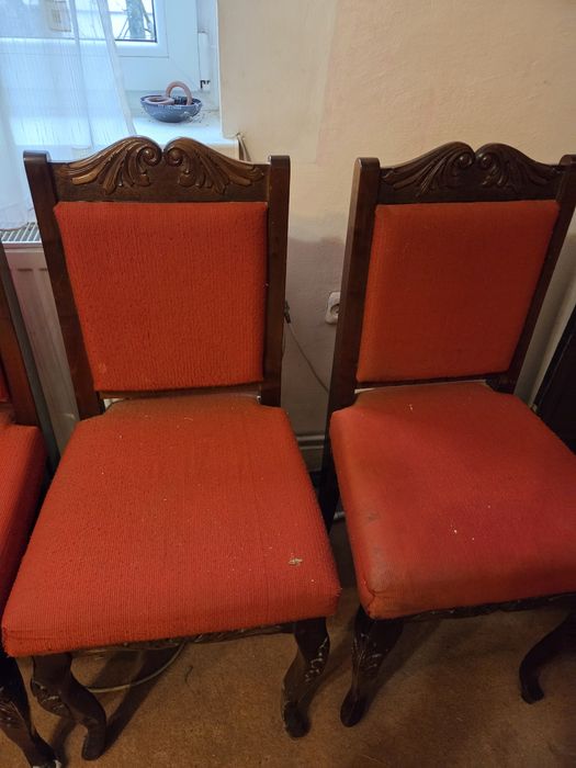 Scaune cu model scluptat