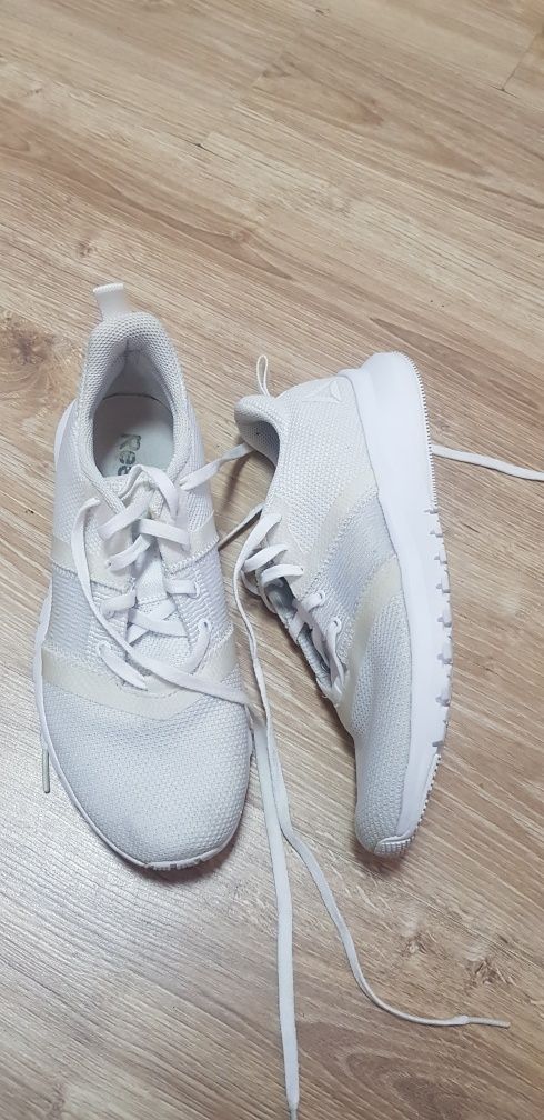 Бели маратонки Reebok номер 38