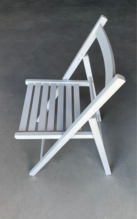 masa + 4 sau 6 scaune pliante lemn - ALB