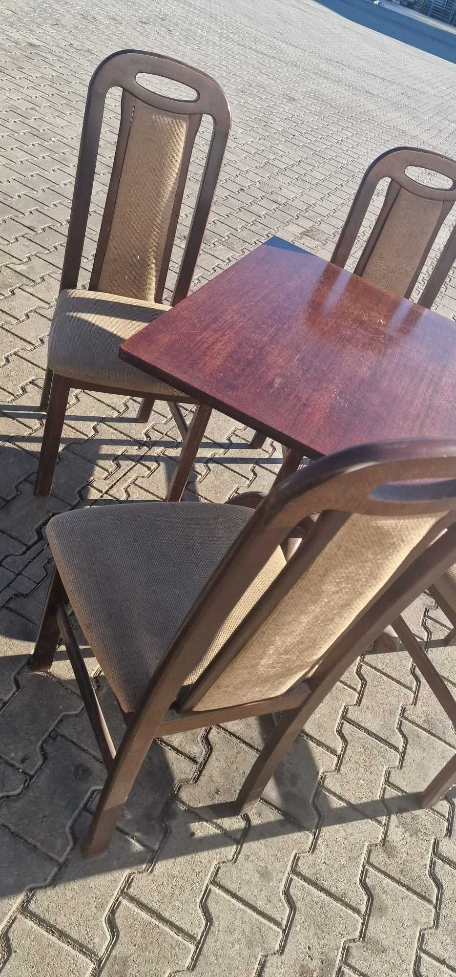 Mese si scaune pentru restaurant sau terasa realizate din lemn masiv