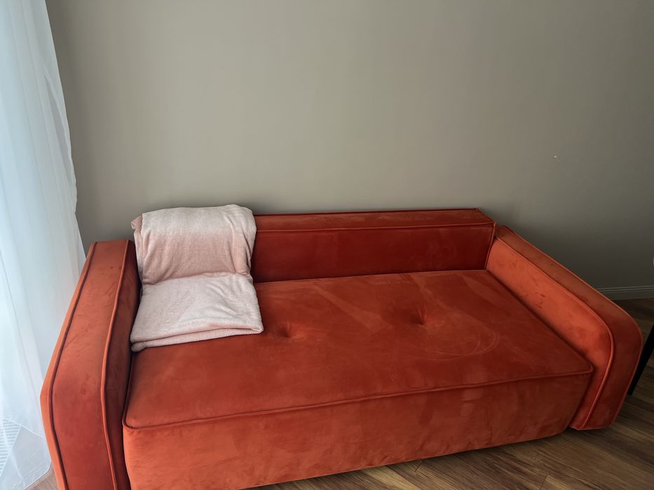 Продается диван терракотовый