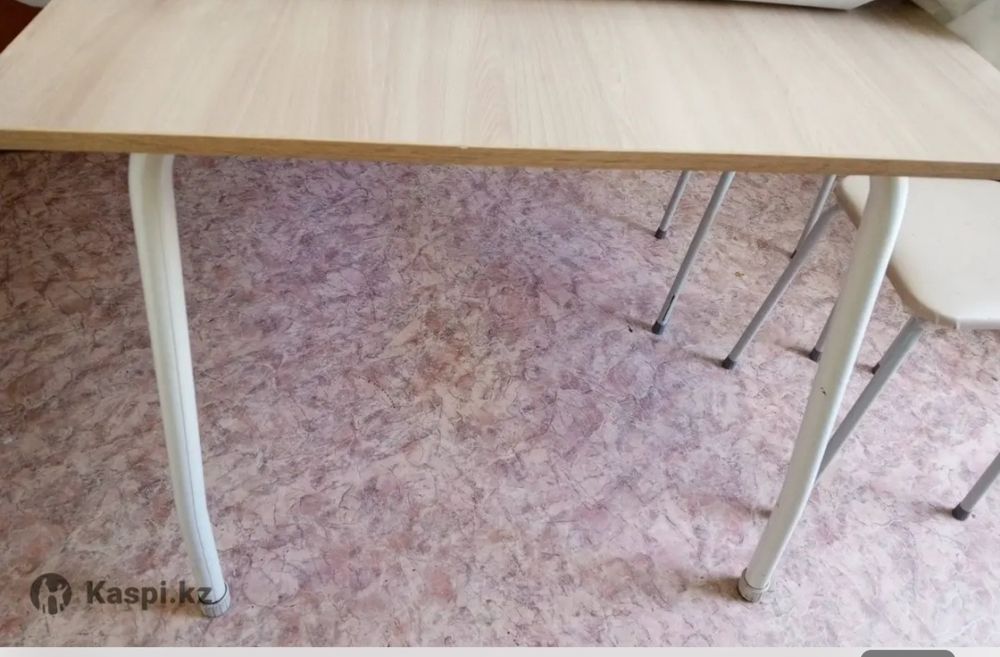 продам стол кухонный