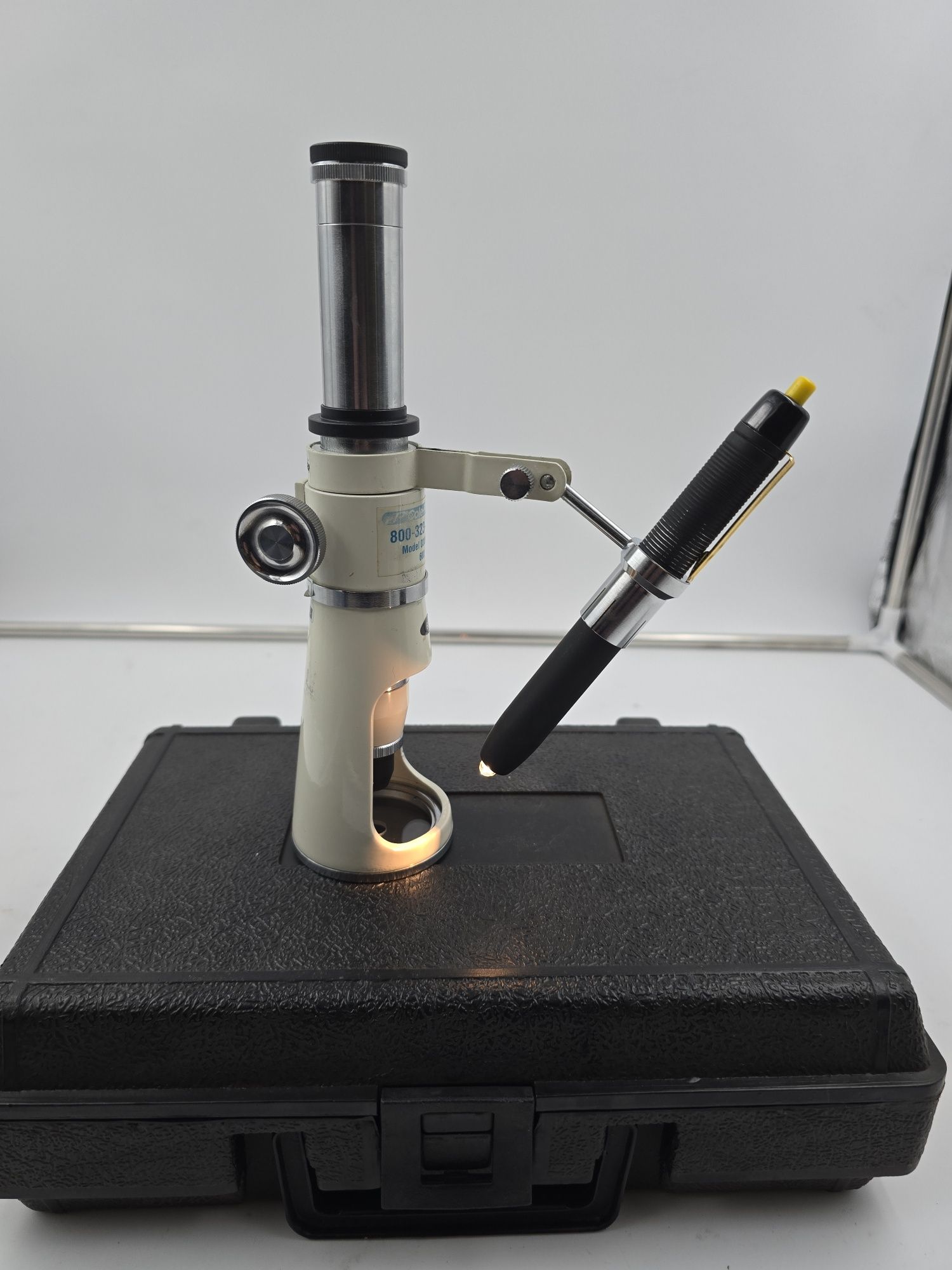Microscop portabil