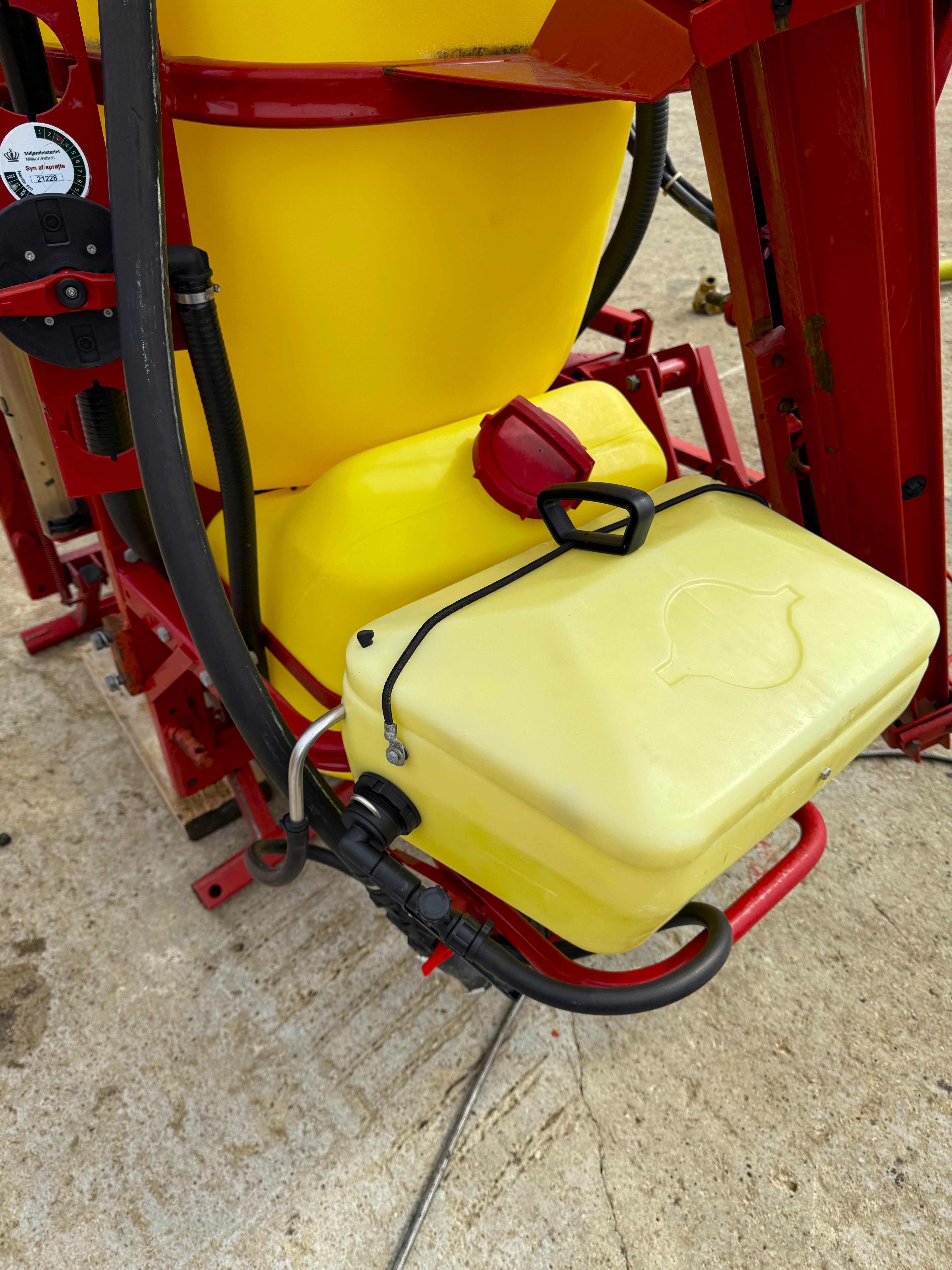 Met Instalatie Erbicidat Hardi Master Plus 1150 L an 2017 ca NOU