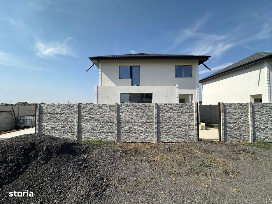 Casa individuala - interior la rosu - 115.000 Euro