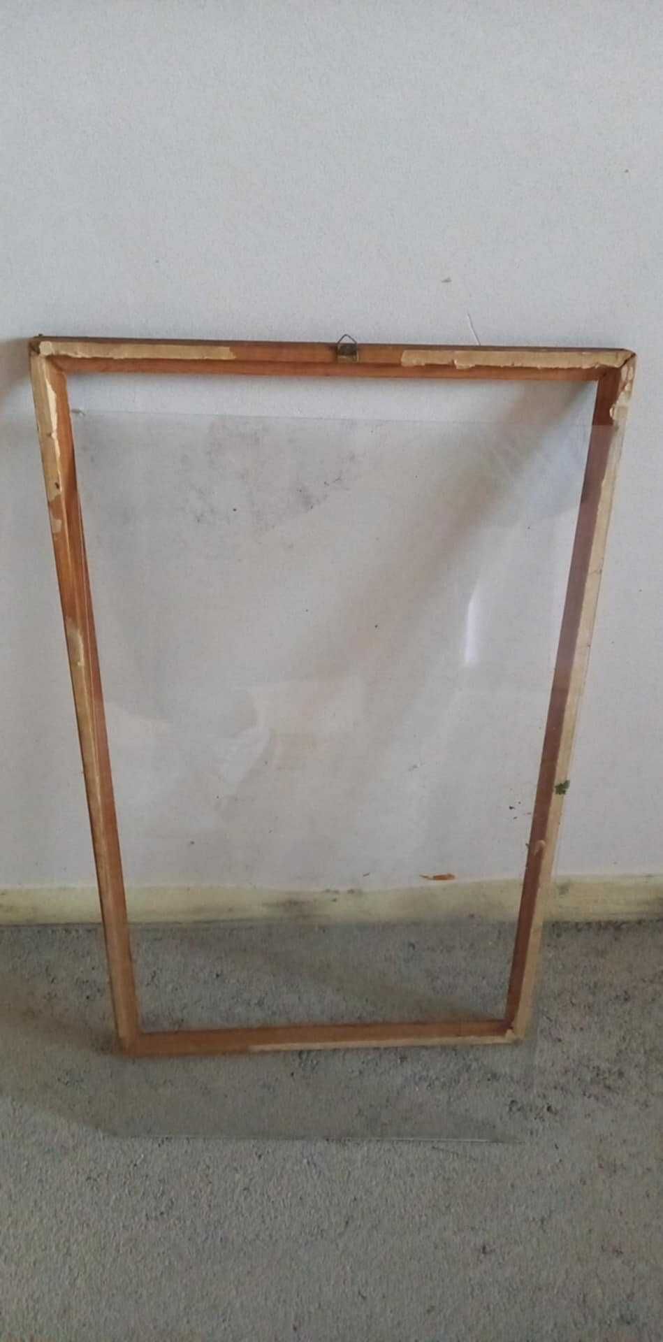 Продавам стара рамка.