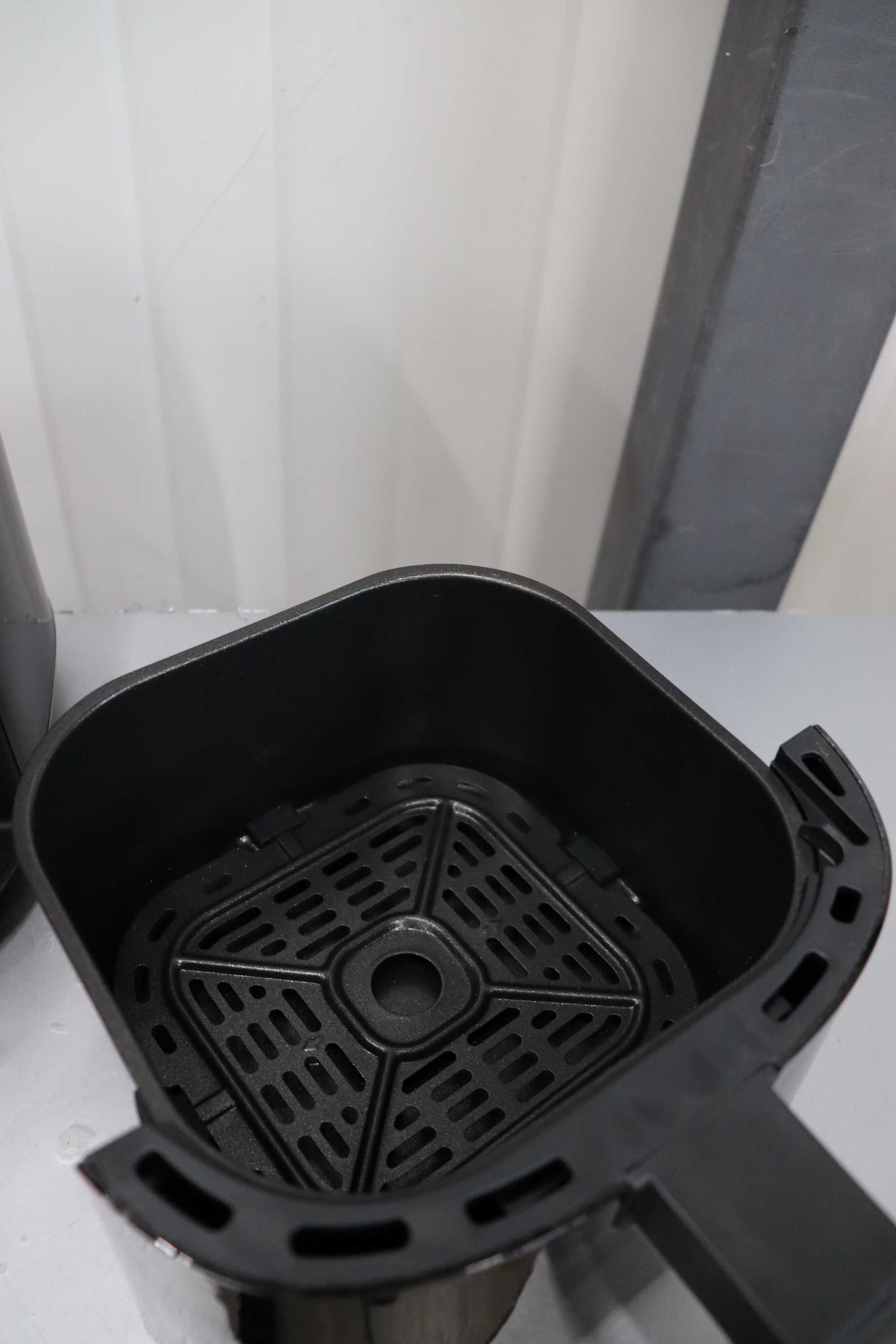 Air Fryer COSORI с горещ въздух 2л, 75-205C, 30 онлайн рецепти, 900W