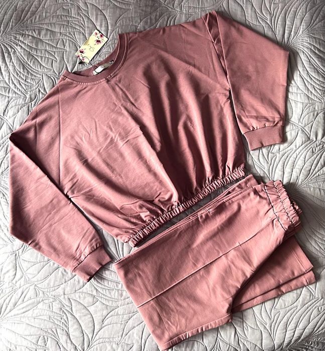 Костюмы трикотажные женские