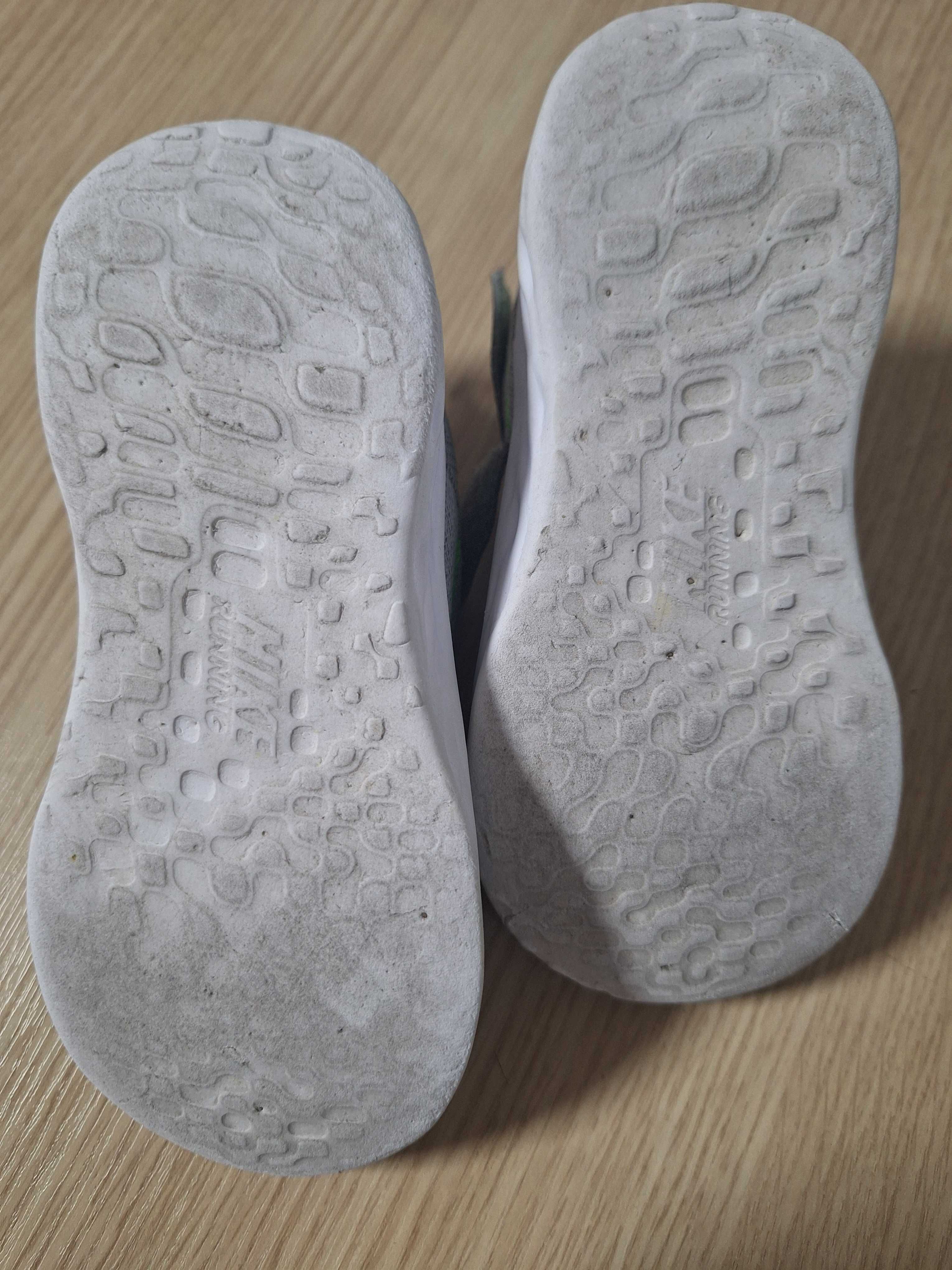 Маратонки NIKE номер 27