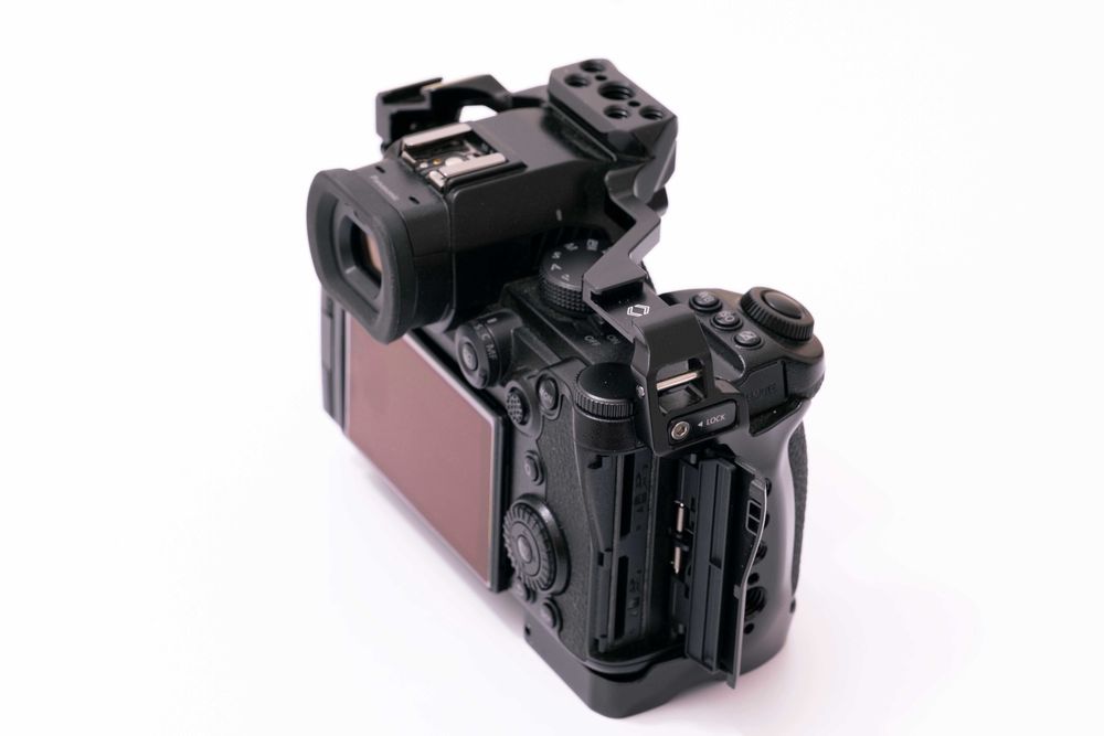 Panasonic Lumix S5II-X + Small Rig cage