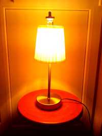 Настолна лампа --