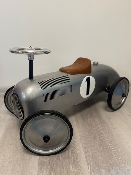 Метална ретро количка