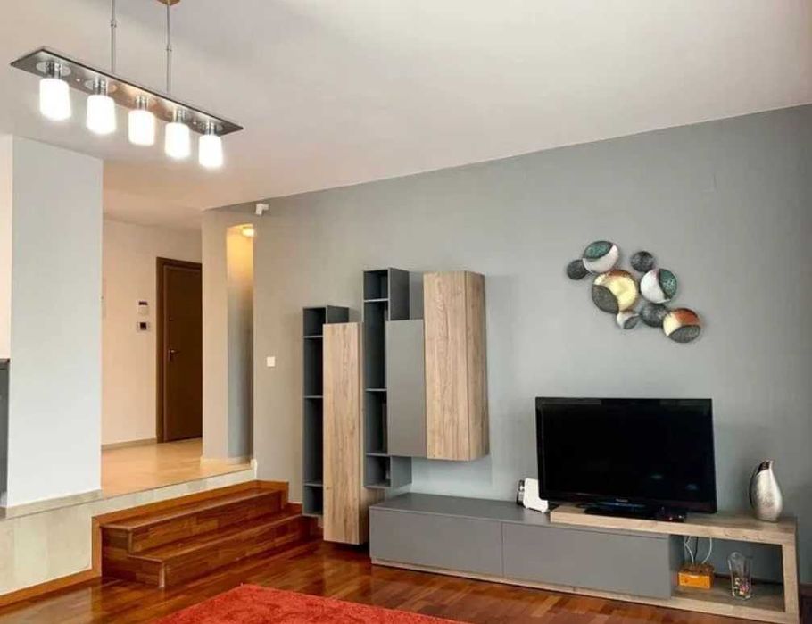 Дава се под наем Тристаен апартамент в Пловдив, Въстанически - 90 кв.м за 306 € - Снимка #1