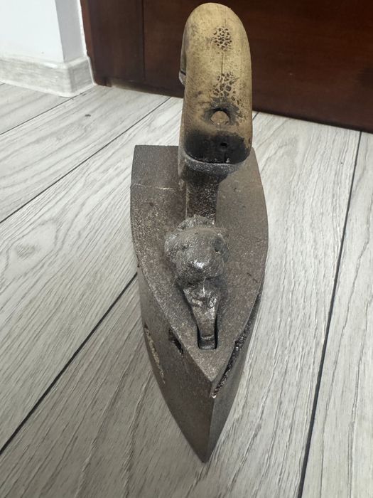 Fier de călcat pe cărbuni