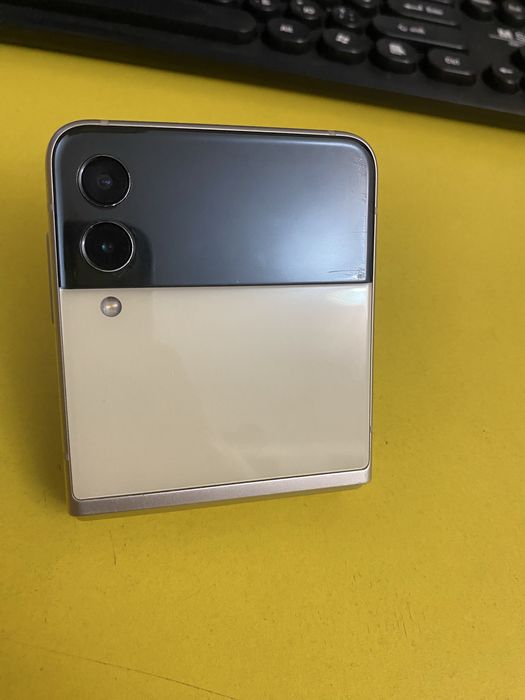 Samsung Galaxy ZFlip 3 8/128 gb