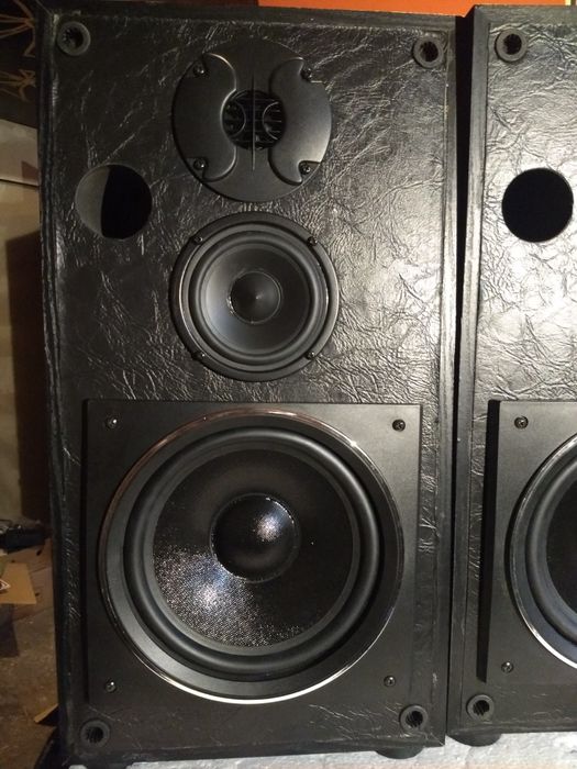 - Boxe 3 căi bass reflex 80 w rms , kevlar  noi .