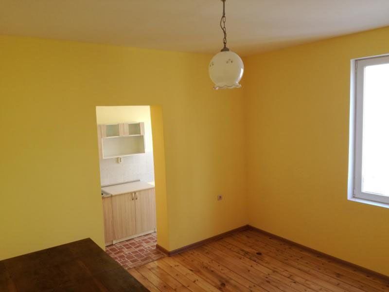 Дава се под наем Тристаен апартамент в София, Сухата река - 75 кв.м за 599 € - Снимка #1