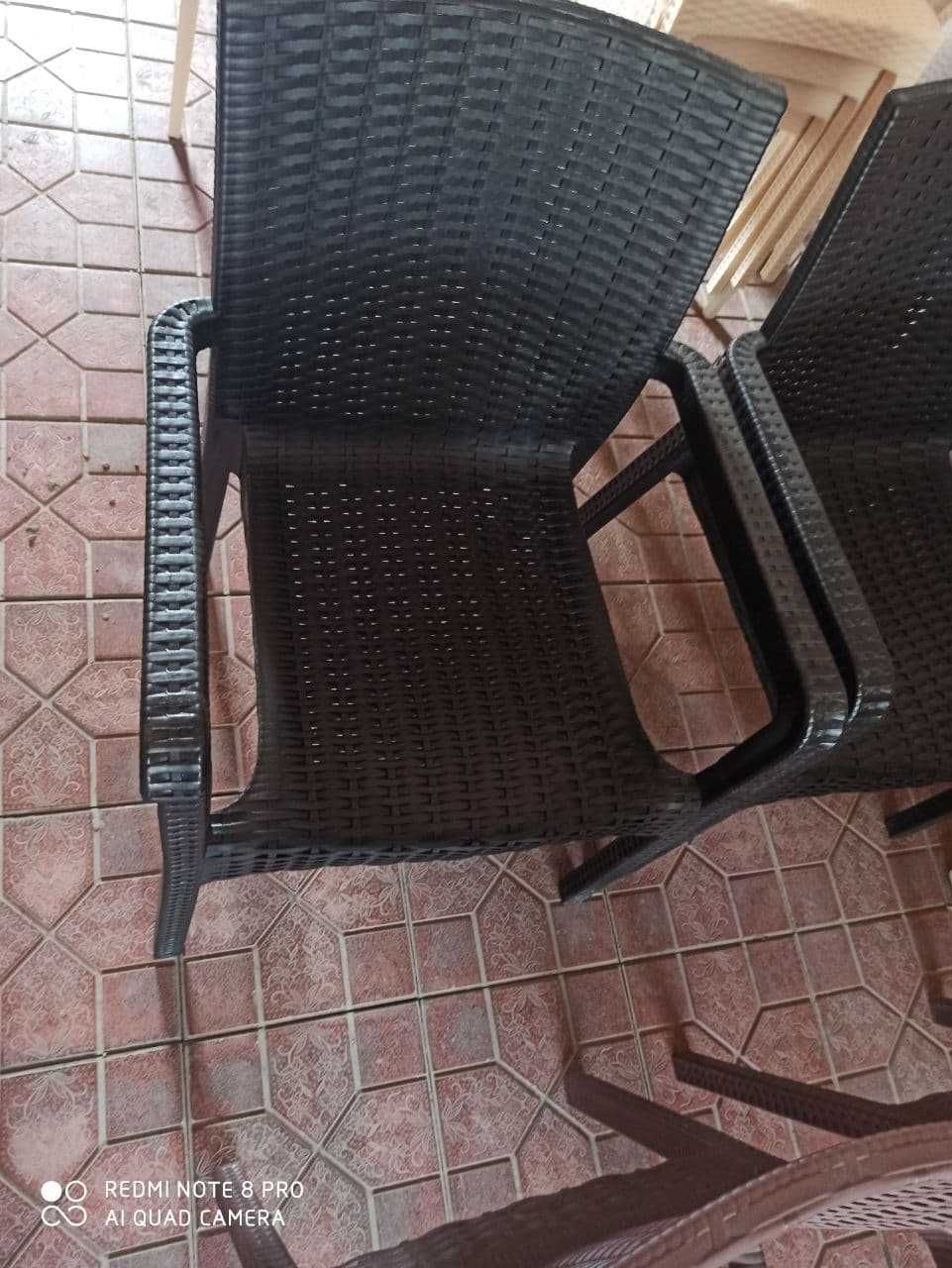 Качественные плетёные столы со стульями для дачи и кафе