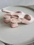 Sandale elegante.