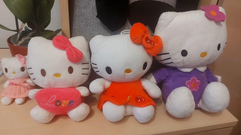 Vand set plusuri Hello Kitty