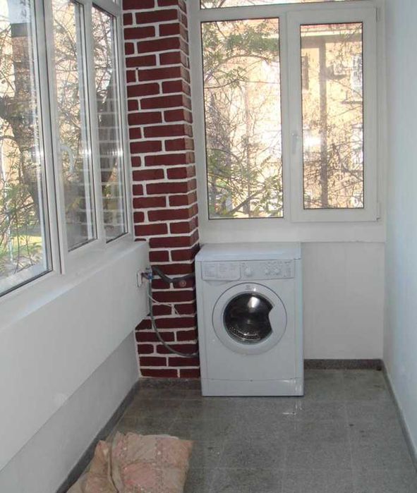 Дава се под наем Многостаен апартамент в Пловдив, Център - 88 кв.м за 383 € - Снимка #2