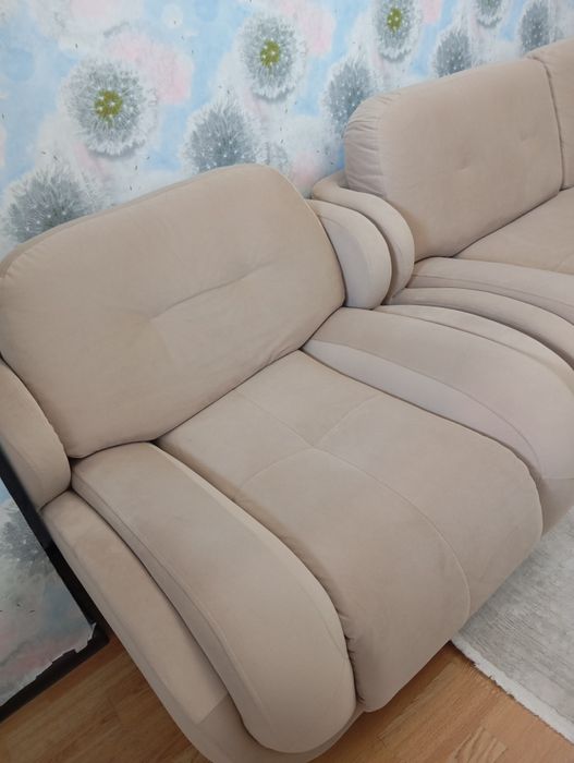 Продам диван с креслом в отличном состоянии