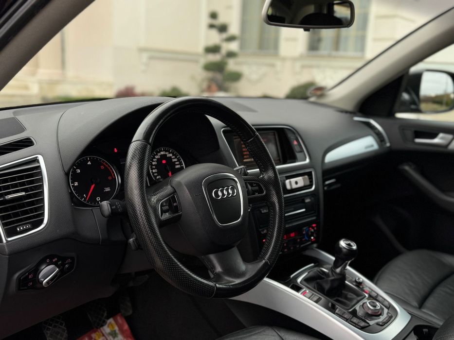 Audi Q5 S-line 2.0TDI 170CP 2010 Adus azi din Germania