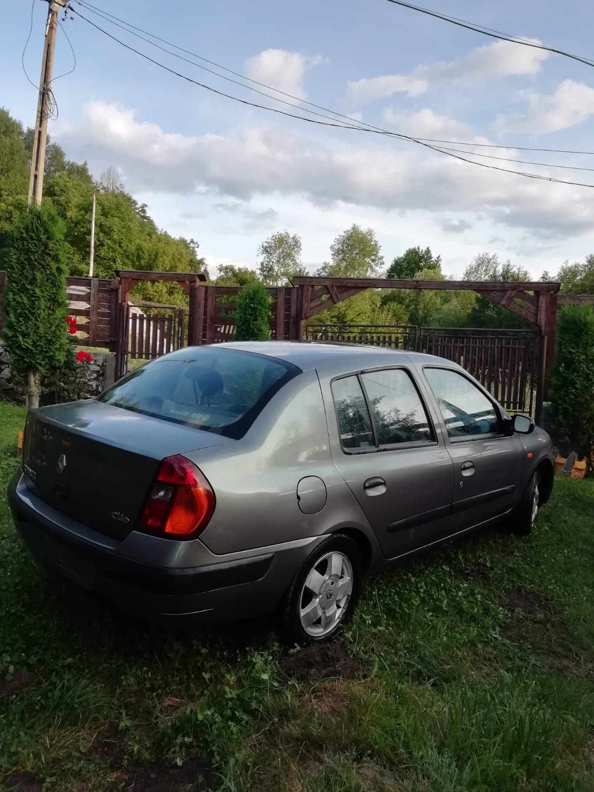 Dezmembrez Renault Clio Simbol 2005