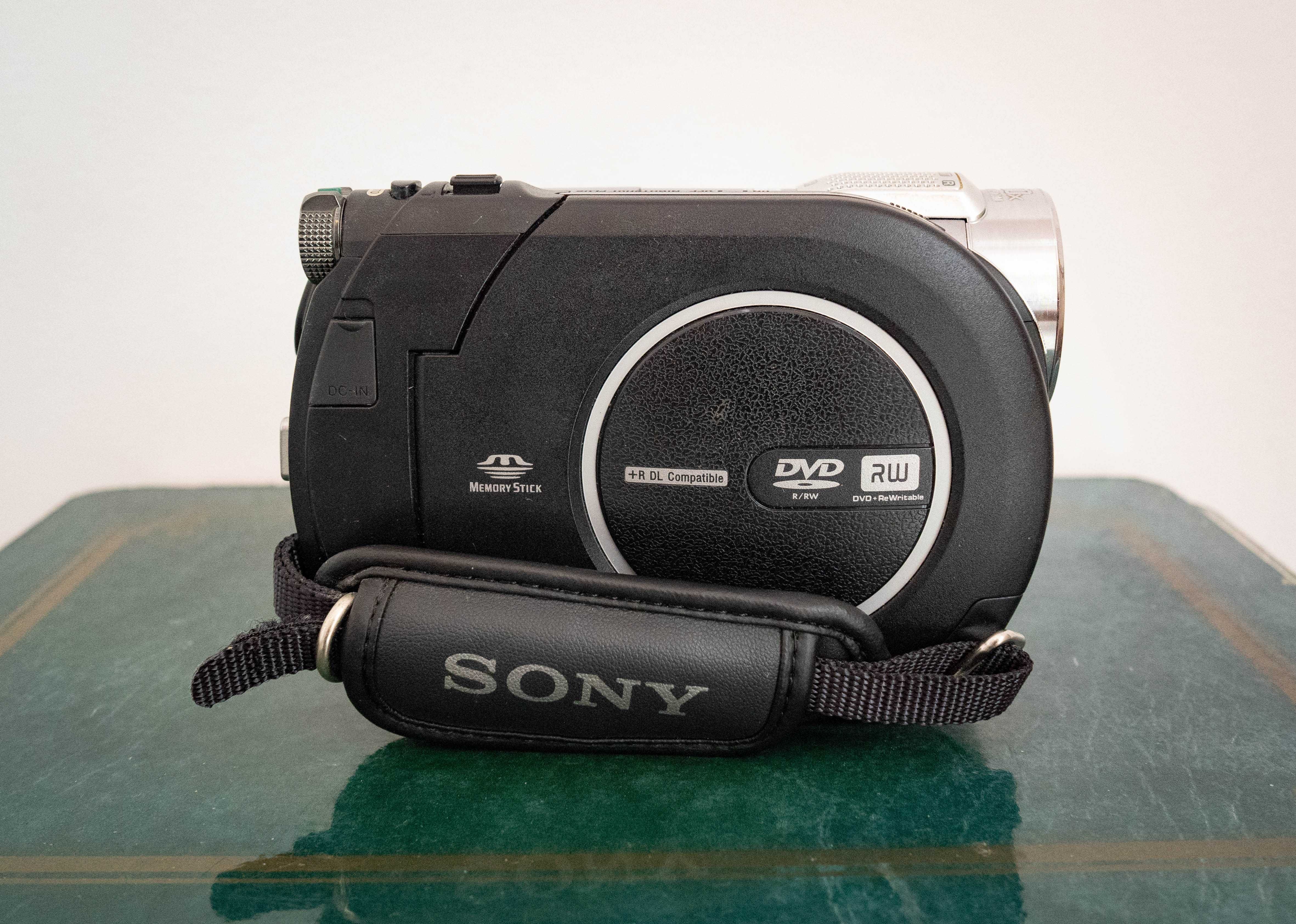 Camera Video Sony Handycam DCR-DVD310E Camcorder / Carl Zeiss