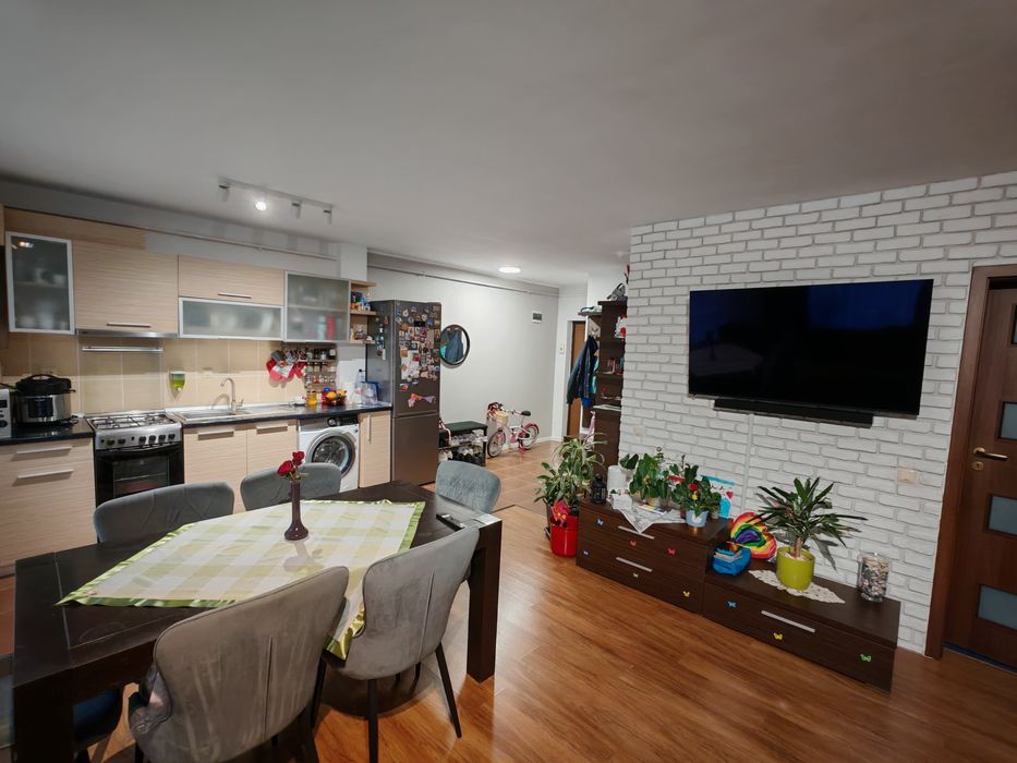 Apartament 3 camere, mobilat, utilat si 2 parcari, zona Terra