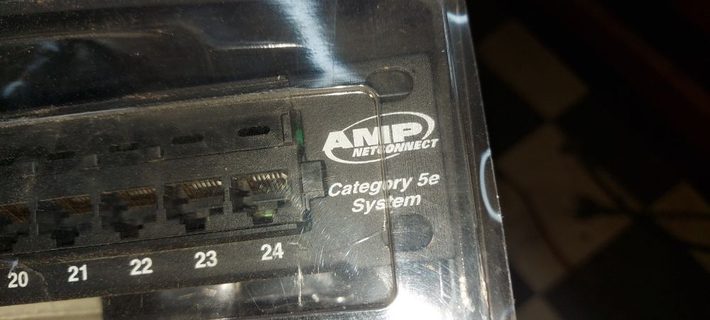TYCO AMP NETCONNECT 406330-1 Cat5E Patch Panel universal cu 24 de port