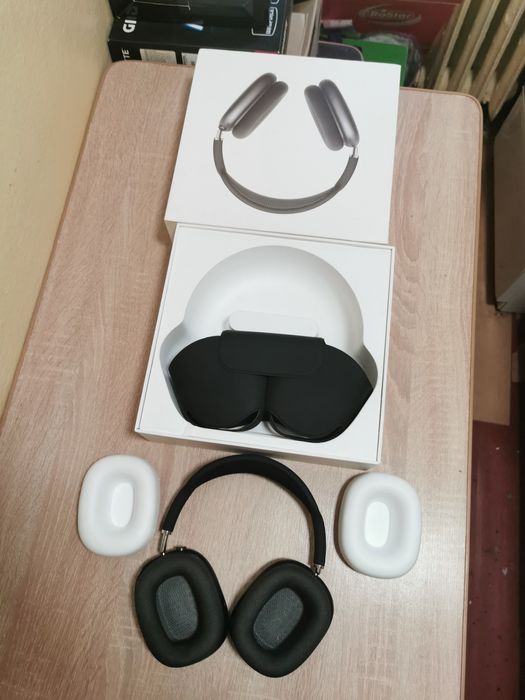 AirPodsMax model A2096