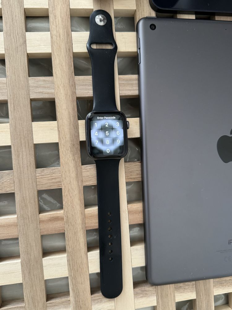 Apple Watch 4, 44m, space grey