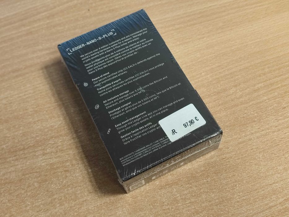 Крипто портфейл Ledger Nano S Plus - Нов и запечатан