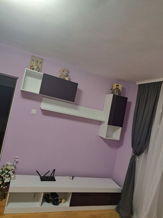 Set 4 piese mobila living, elegant cu uși din MDF lucios
