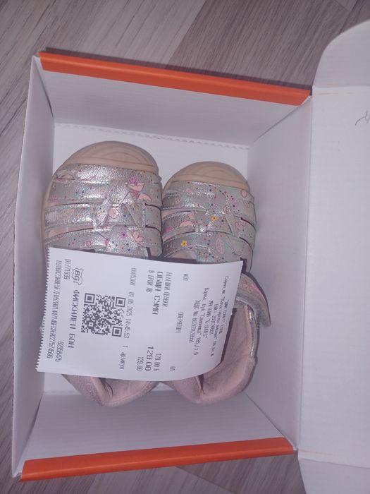 Бебешки сандали запазени