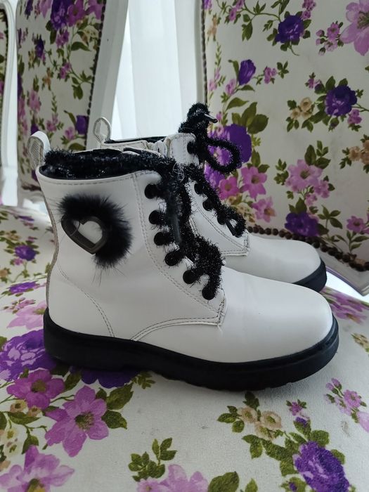 Vand ghetute fetite mar 30