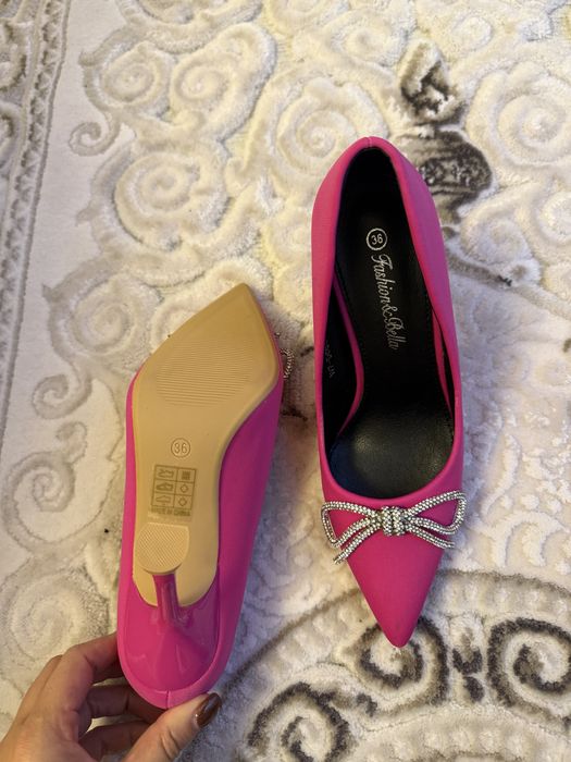 Pantofi noi marimea 36 roz