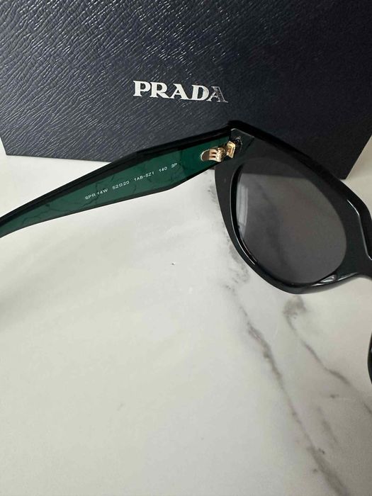 Слънчеви очила Prada